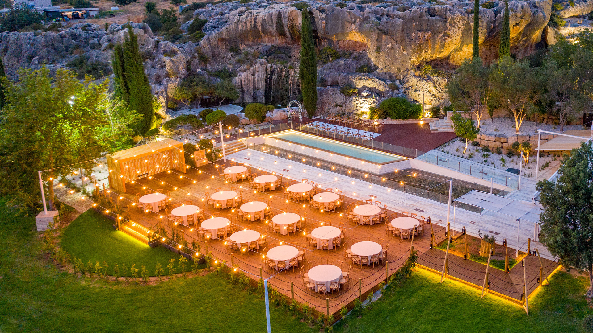 Image: http://www.bookyourweddingday.com/images/media/uploadfiles/DJI 0815 1.jpg